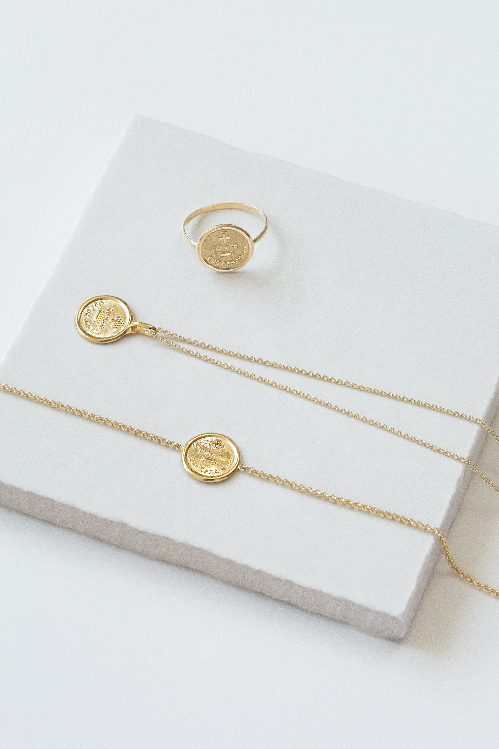 Colliers en or avec pendentifs