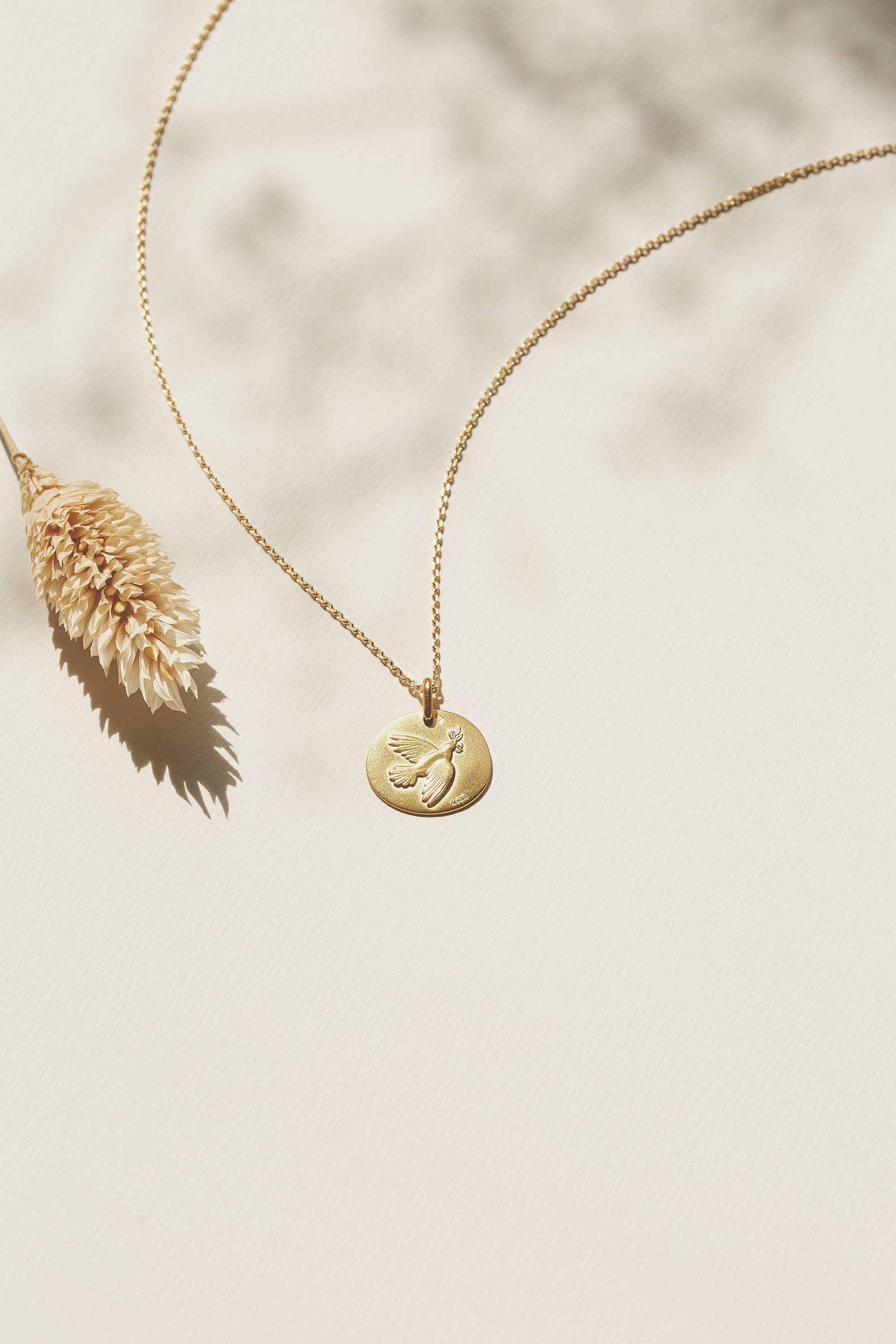 collier en or avec pendentif